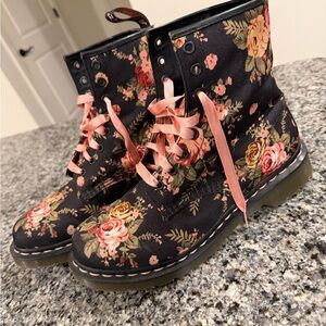 RARE Dr. Martens 1460 Victorian Floral boots-  Women’s sz 9